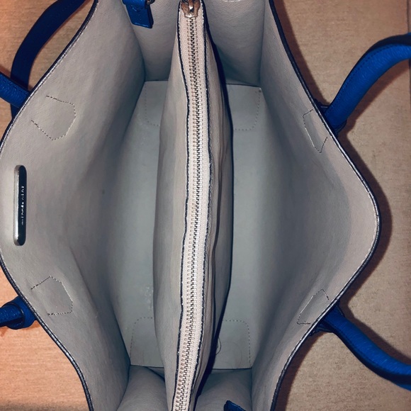 MICHAEL KORS AZURE HANDBAG & FLORAL ZIP WALLET SET - Picture 6 of 8